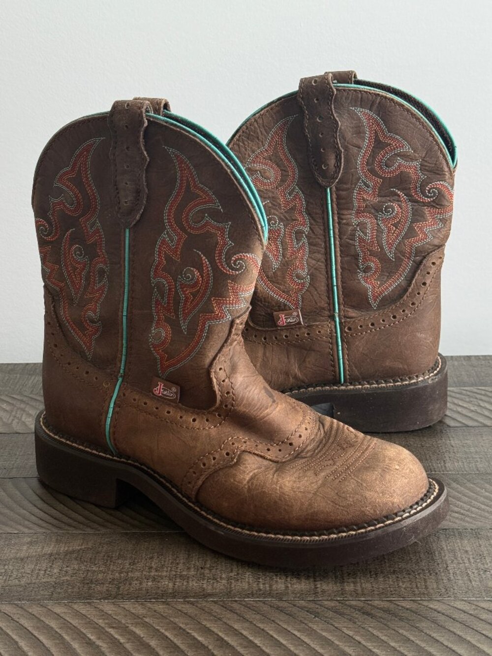 Justin Gypsy L9607 Women's Western Boots Size 7B in Barnwood